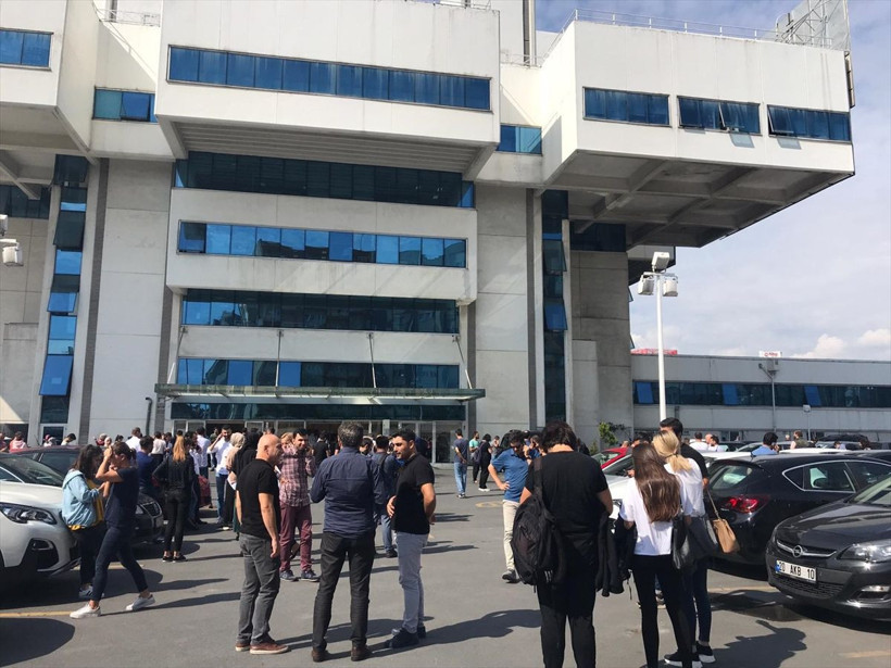 İstanbul'daki şiddetli depremden ilk görüntüler geldi! İstanbullu büyük panik yaşadı - Resim: 1