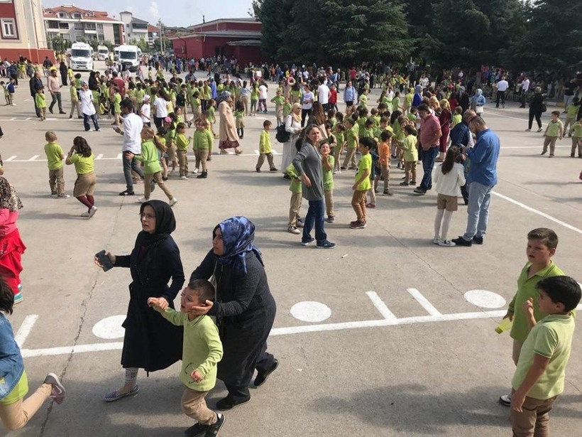İstanbul depreminde Avcılar'da cami minaresi yıkıldı - Resim: 3