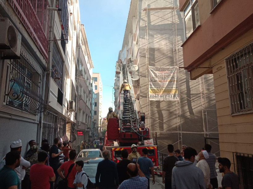 Fatih'de yangın paniği... Mahsur kalanları itfaiye kurtardı - Resim: 3