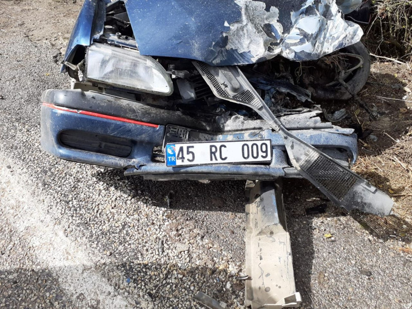 Manisa'da süt tankeri otomobil ile çarpıştı: 1 ölü 5 yaralı - Resim: 3