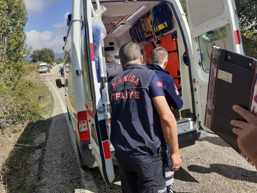 Manisa'da süt tankeri otomobil ile çarpıştı: 1 ölü 5 yaralı - Resim: 2