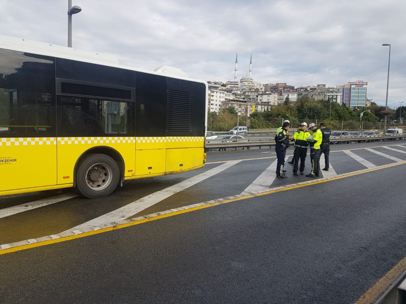 Haliç Köprüsü üzerinde metrobüs kazası! Yaralı yolcular var - Resim: 4