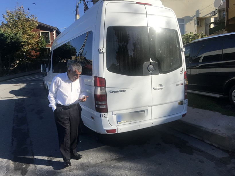 Riva'da köpeğe çarpan servis aracına kurşun yağmuru - Resim: 1