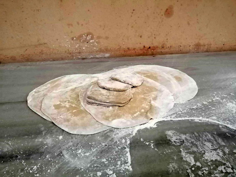 İzmir Buca'da kaçak tatlı imalathanesinde mide bulandıran görüntüler - Resim: 1