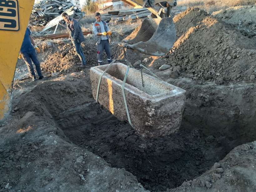 Çorum'da işçiler buldu 2 bin yıllık lahitin kapağı açıldı içinden çıkanlar şaşırttı - Resim: 2