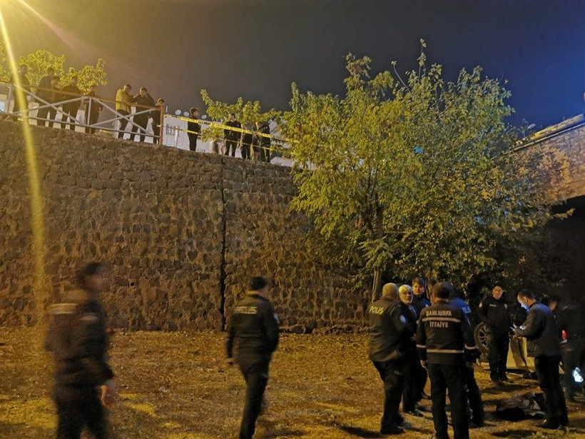 Şanlıurfa'da otomobil apartman bahçesine uçtu: 5 yaralı - Resim: 4