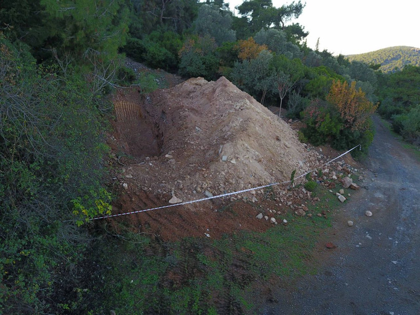 Büyükada'da merak uyandıran iki dev çukur - Resim: 3