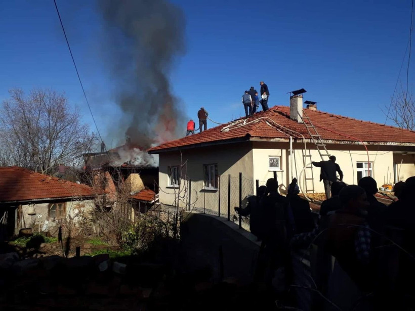 Bir hafta içinde hem eşini hem evini kaybetti! 78 yaşında yarı felç sokakta kaldı - Resim: 1