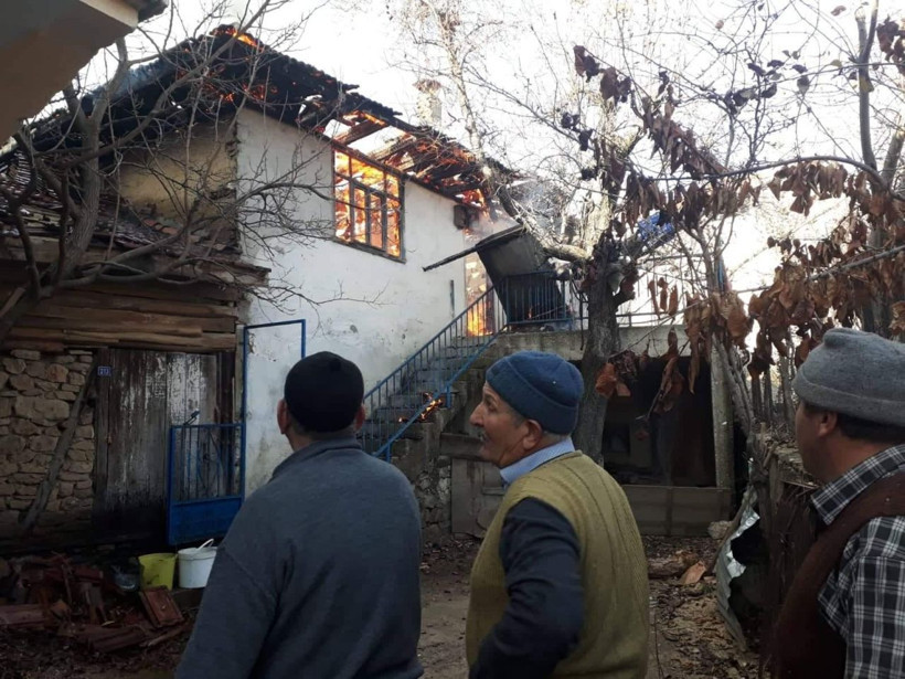 Bir hafta içinde hem eşini hem evini kaybetti! 78 yaşında yarı felç sokakta kaldı - Resim: 3