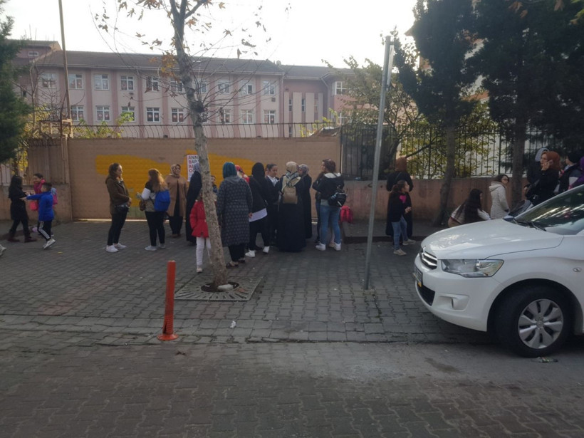 Öğrencileri dövdüğü iddiası velileri ayaklandırdı! 'Küçük şeytanlar Allah belanızı versin' - Resim: 1