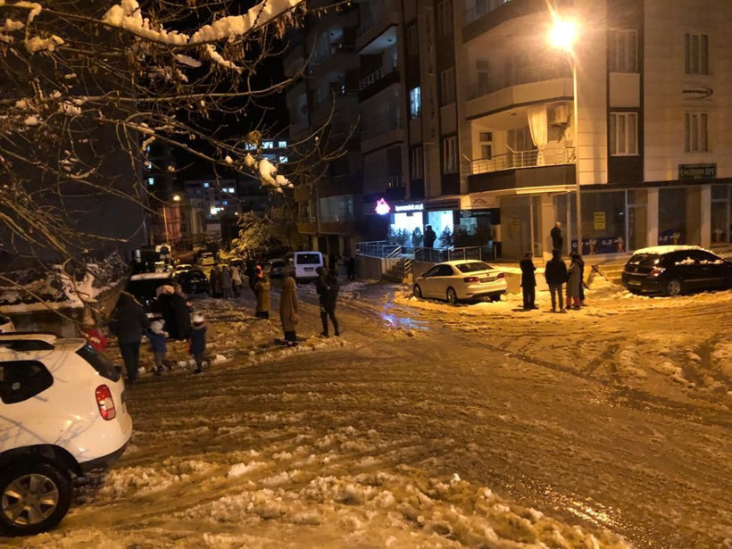 Elazığ'daki korkutan depremin ardından ilk kareler - Resim: 4