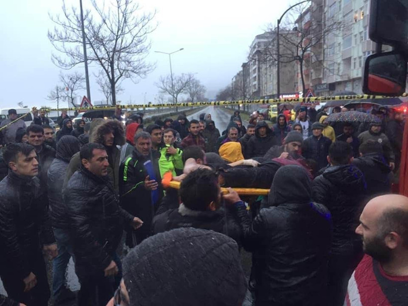 Artvin'de 2 kişi hurdaya dönen araçtan sağ çıktı - Resim: 2