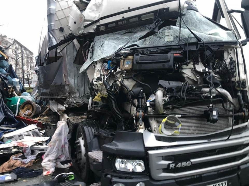 Artvin'de 2 kişi hurdaya dönen araçtan sağ çıktı - Resim: 4