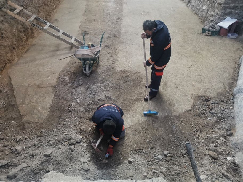 Zeytinburnu belediye binasının altından çıktı ucu bulunmaya çalışılıyor - Resim: 1