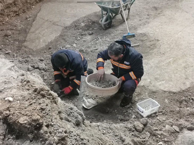 Zeytinburnu belediye binasının altından çıktı ucu bulunmaya çalışılıyor - Resim: 2