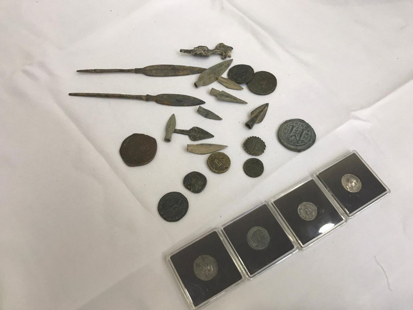 İstanbul'da tarihi eser kaçakçılarına operasyon 2 bin yıllık sikkeler ele geçirildi - Resim: 1