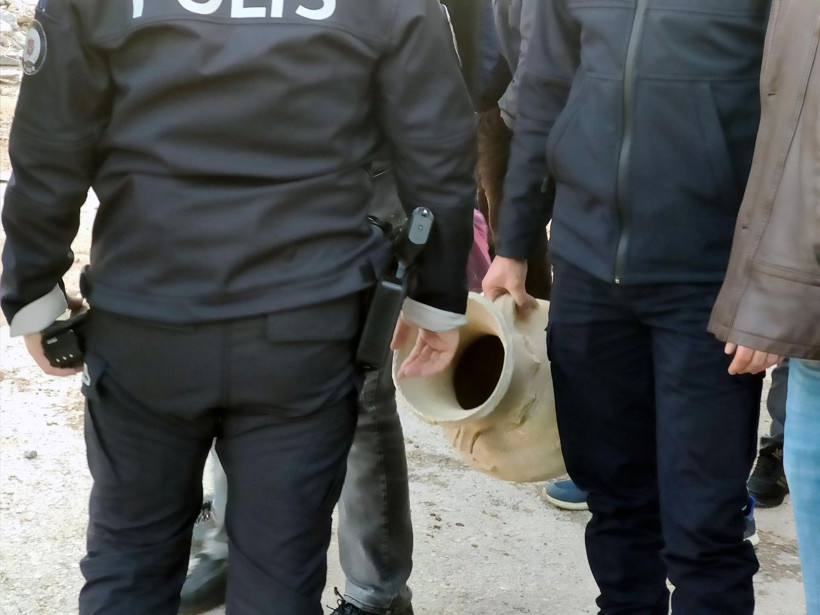 Mardin Derik'te eski caminin yıkımında küpler bulundu halk inşaat alanına koştu - Resim: 3