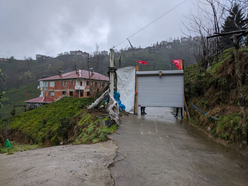 Rize'de köylülerin sıradışı önlemi! Aşıklar köyü girişine otomatik kepenk yaptılar - Resim: 3
