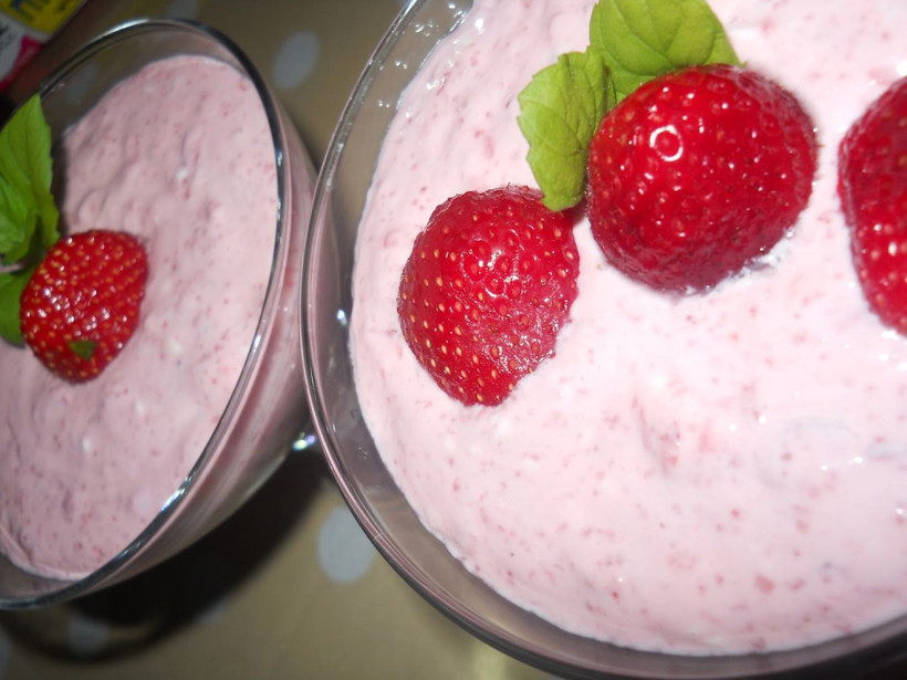 Düşük kalorili çilekli yoğurt tatlı krizine birebir! - Resim: 4