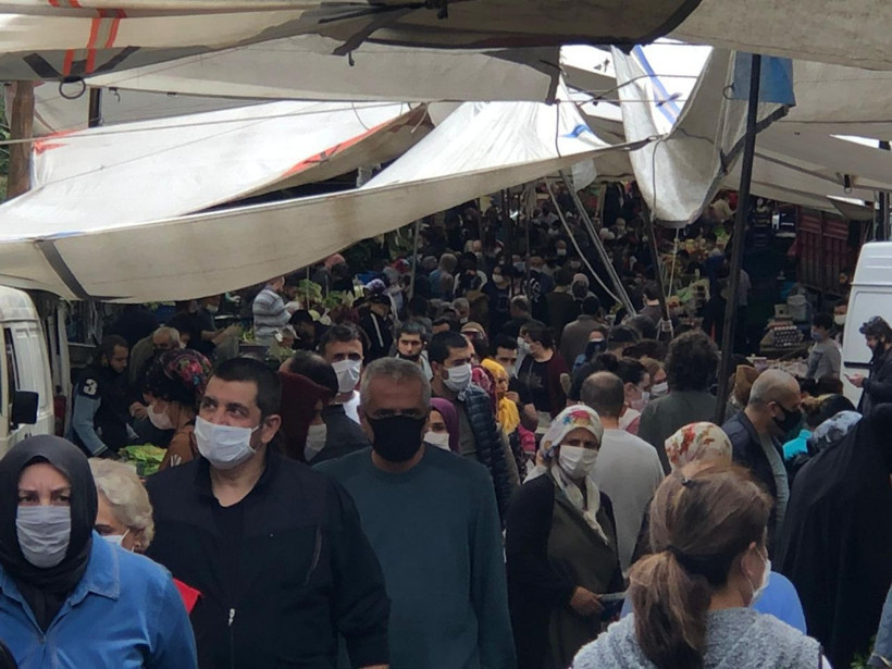 Şişli'deki semt pazarında iç içe alışveriş yaptılar - Resim: 4