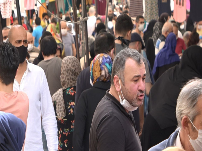 Avcılar'daki semt pazarında akılalmaz yoğunluk - Resim: 4