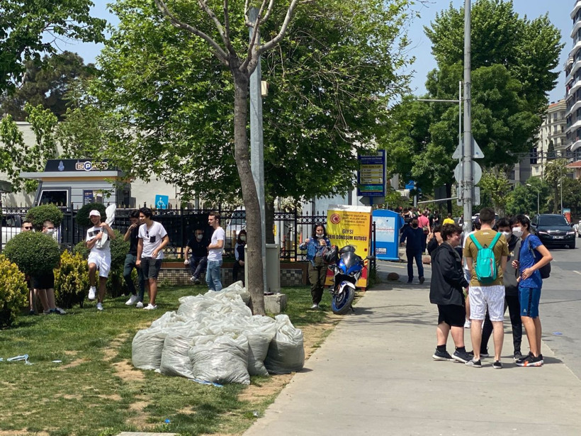 Türkiye'de sokağa çıkan 15-20 yaş grubu caddelere akın etti yoğunluk yaşandı - Resim: 2