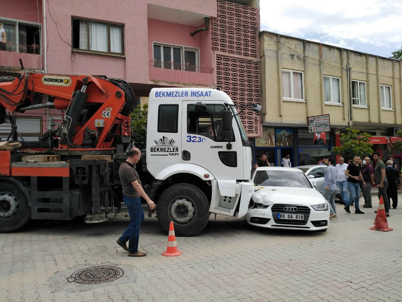 Osmaniye'de freni boşalan iş makinesi dehşet saçtı - Resim: 1