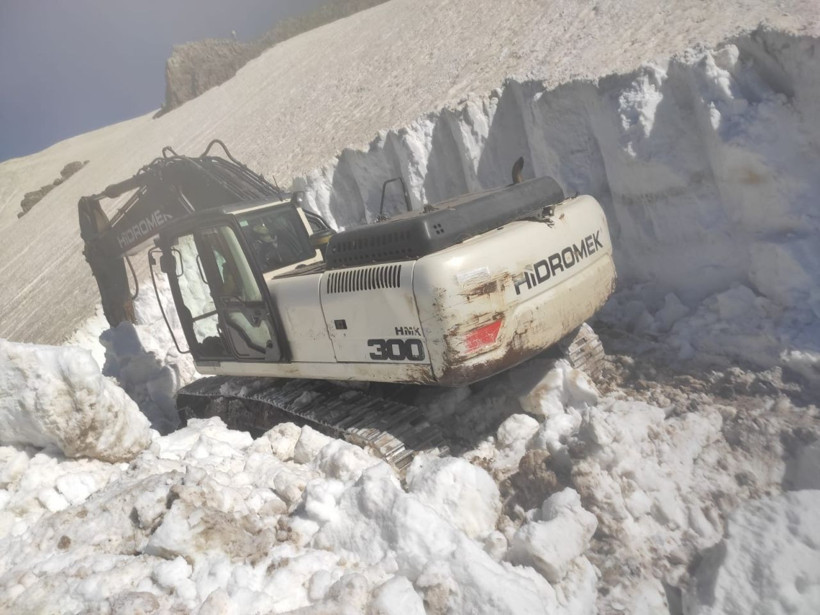 Şırnak'ta 36 derecede 5 metreyi bulan yolda açma çalışma sürüyor - Resim: 2