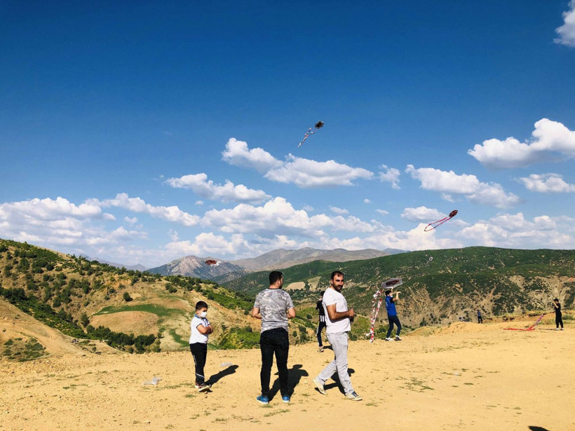 Bitlis Hizan’da uçurtma şenliği! 15 Temmuz şehitleri anıldı - Resim: 4