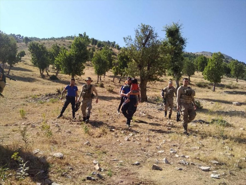 Siirt'te kaybolan 3 yaşındaki çocuk jandarmanın çalışmasıyla bulundu - Resim: 4
