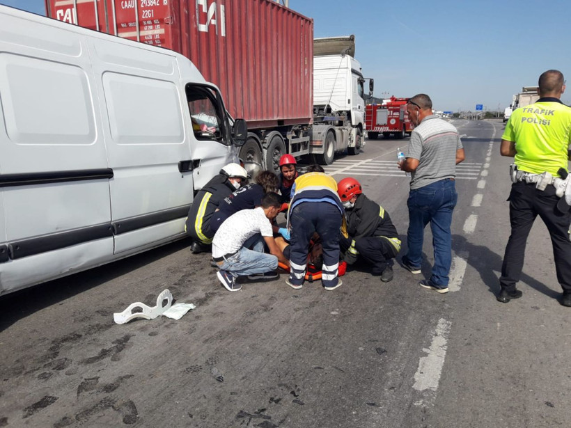 Kocaeli'de yolcu otobüsünün de karıştığı zincirleme kaza meydana geldi - Resim: 3