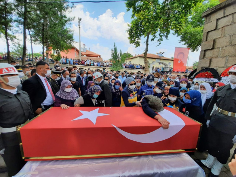 Mersin şehitleri son yolculuğuna uğurlandı! Gözyaşları sel oldu - Resim: 2