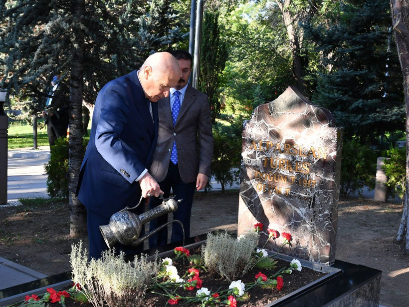 MHP lideri Bahçeli Kurban Bayramı'nın ilk ziyaretini Başbuğ Türkeş'e yaptı - Resim: 4
