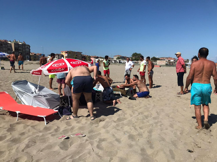 Sakarya Karasu plajında bir kişi komşularını bıçakladı - Resim: 2