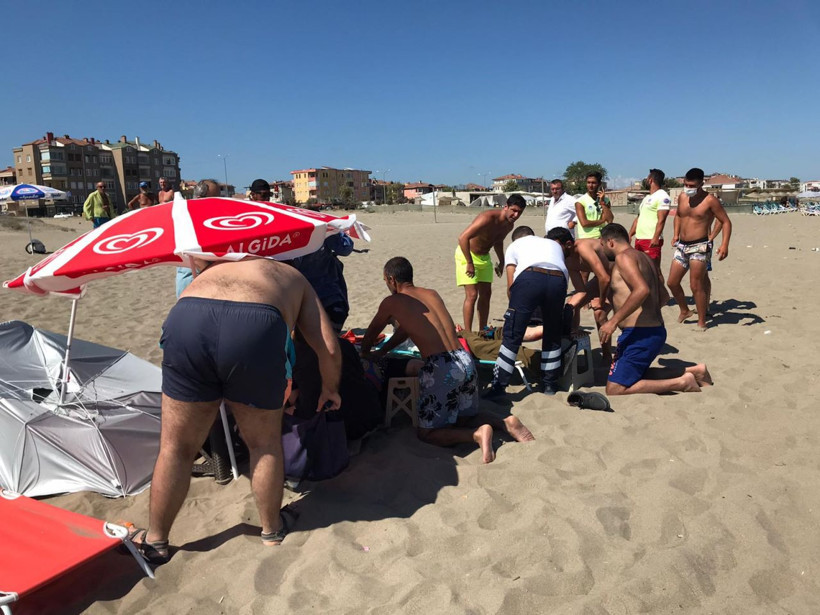 Sakarya Karasu plajında bir kişi komşularını bıçakladı - Resim: 3