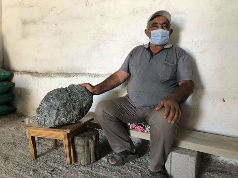 Sivaslı çiftçi tarlasında buldu! Esrarengiz taş 2 katı ağırlıkta - Resim: 2