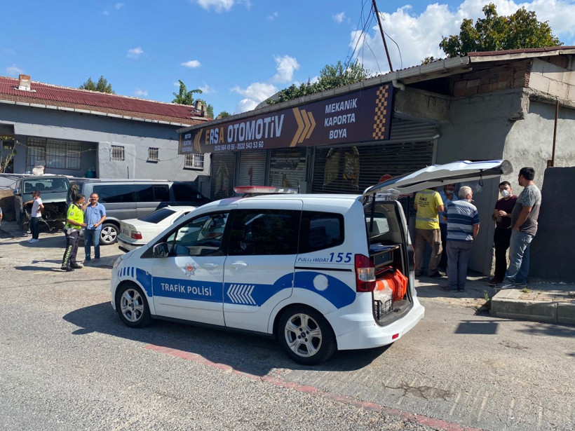 Üsküdar'da çekicinin çarptığı otomobil kebapçıya girdi - Resim: 2
