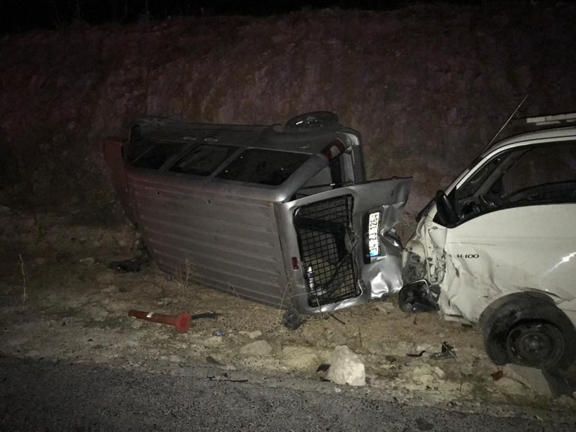Gaziantep'te zincirleme trafik kazası 4 ölü 7 yaralı - Resim: 3