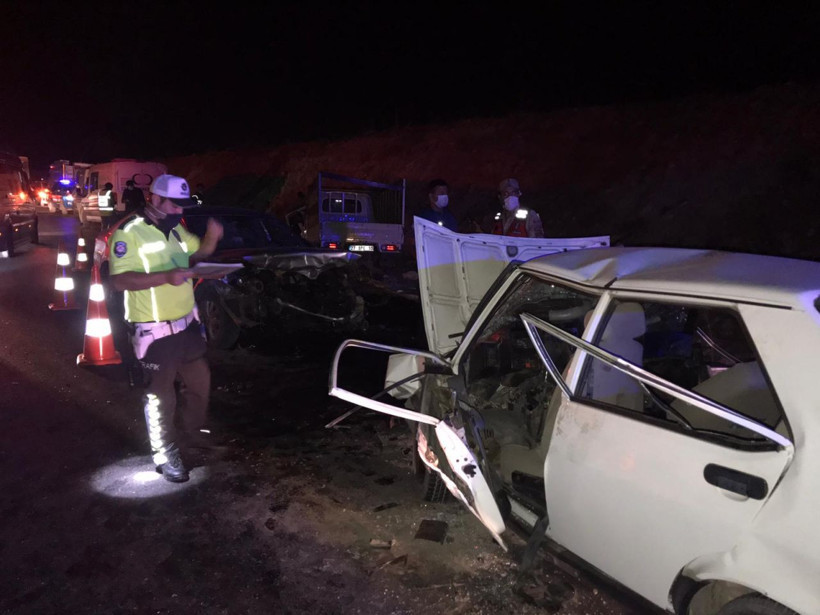 Gaziantep'te zincirleme trafik kazası 4 ölü 7 yaralı - Resim: 4