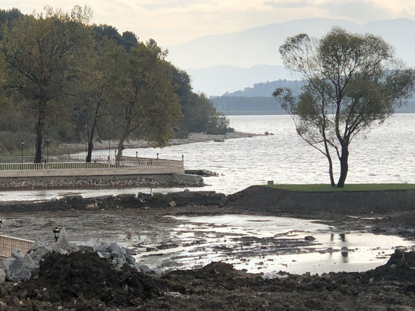 Sakarya'da tepki çeken görüntü! Göle kepçe sokup talan ettiler - Resim: 2