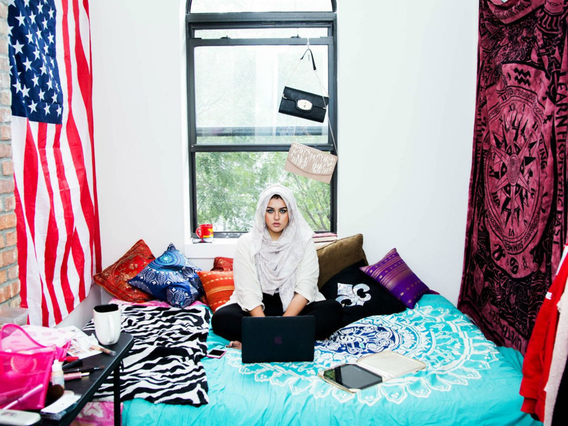 ABD'de beyaz bir erkek "rahatsız olduğunu" söyleyince Müslüman kadın uçaktan atıldı - Resim: 1