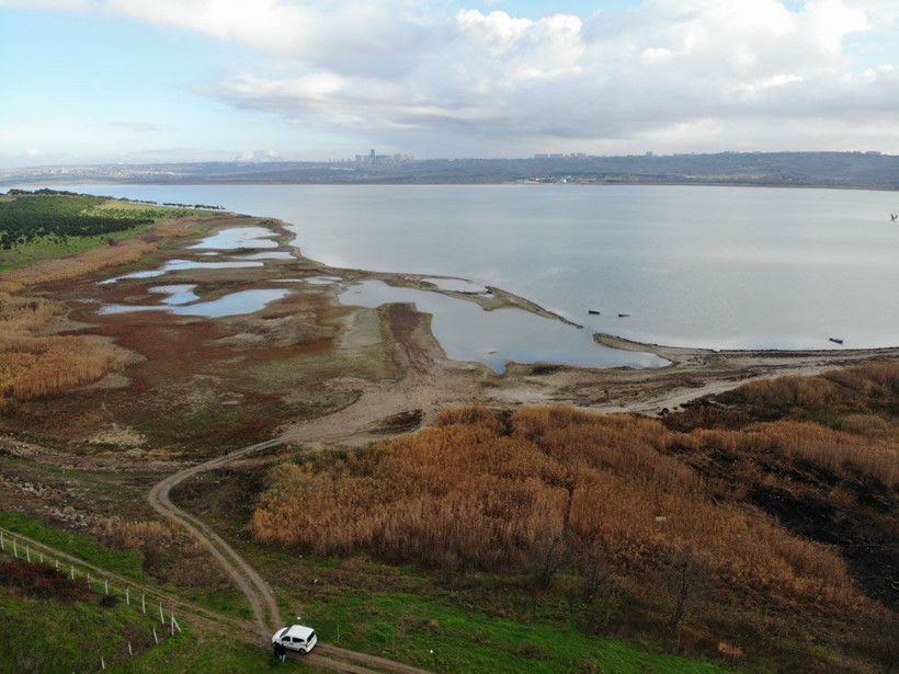 Son 10 yılın en düşük seviyesi! Suların çekildiği Büyükçekmece Barajı’nda korkutan görüntü - Resim: 3