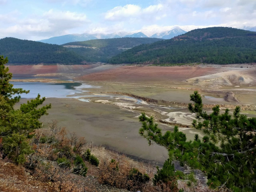 Bursa'nın Nilüfer Barajı kurudu! Su seviyesi yüzde 5'e düştü tarihi köprü ortaya çıktı - Resim: 2