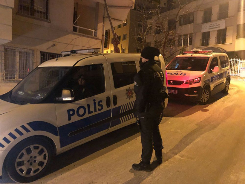 Ankara'da uyuşturucu kullanılan eve baskın: 7 gözaltı - Resim: 2