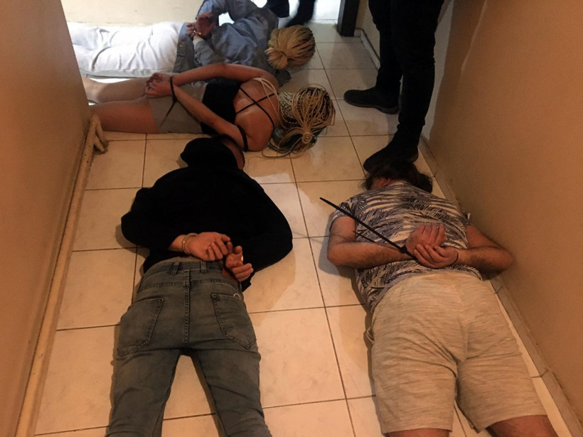 Ankara, Antalya ve Iğdır'da yarasa kızlara baskın! Cinsel ilişkiyle kandırıyorlar - Resim: 4