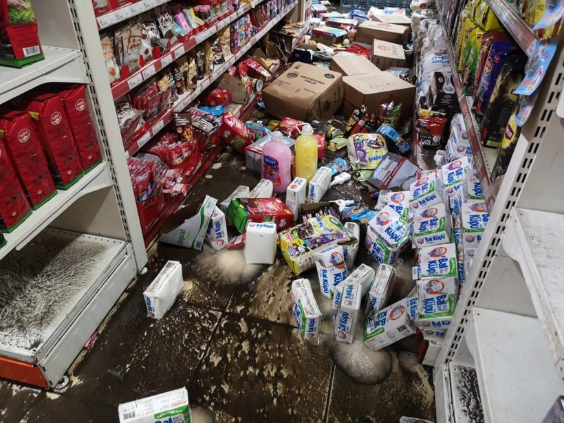 İstanbul ve Antalya'da sağanak bastırdı! Maltepe'de iş yerlerini su bastı İBB'ye isyan var - Resim: 3
