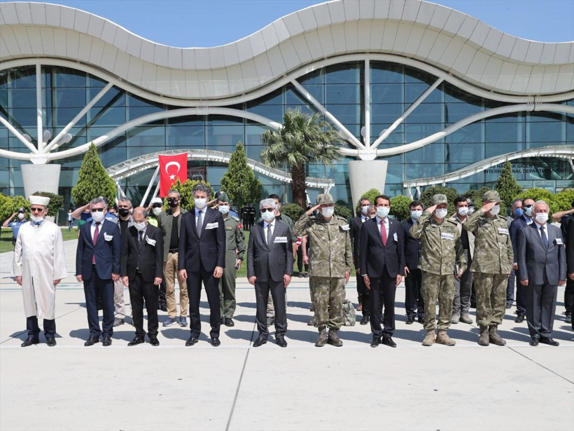 Hatay'da 3 şehit askerin cenazesi törenle memleketlerine uğurlandı - Resim: 4