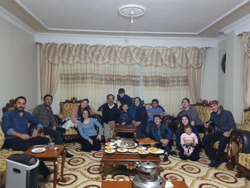 Hakkari'de arıcılıkla 10 çocuk büyüttü mesleklerini duyan şaştı kaldı - Resim: 3