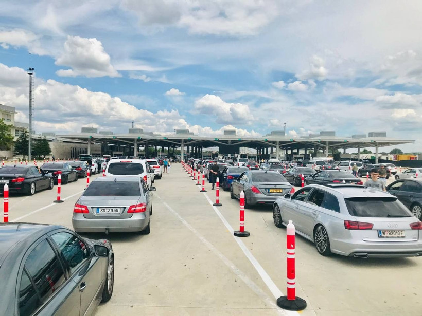 Akın akın Türkiye'ye geliyorlar! Uzun kuyruklar oluştu: Memleketimiz gibisi yok - Resim: 2