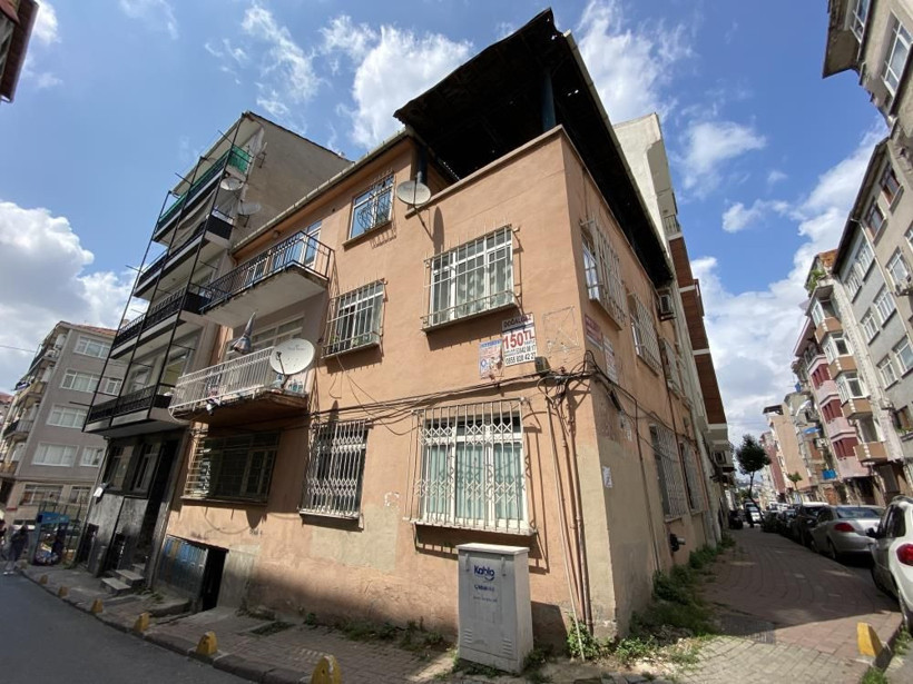 Fatih'te apartmanın altını gören inanamadı! Bir anda yok oldu nedeni bilinmiyor - Resim: 2